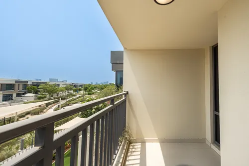4 Bedrooms Townhouse in Maple 1