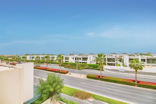 5 Bedrooms Townhouse in Zinnia
