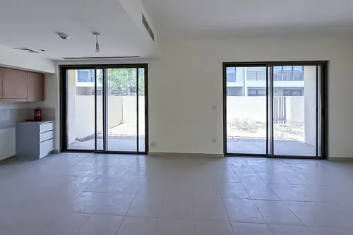 4 Bedrooms Townhouse in Parkside 2