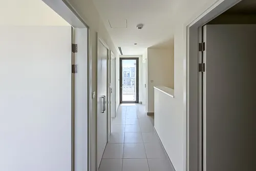 4 Bedrooms Townhouse in Parkside 2