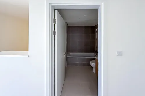 4 Bedrooms Townhouse in Parkside 2