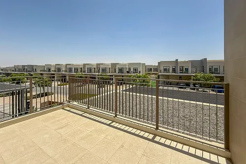 4 Bedrooms Townhouse in Parkside 2