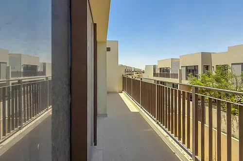 4 Bedrooms Townhouse in Parkside 2