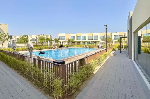 4 Bedrooms Townhouse in Parkside 2
