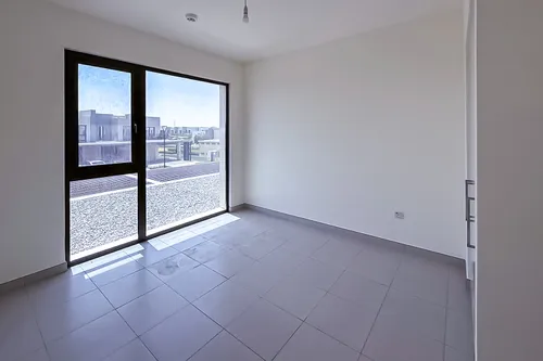 4 Bedrooms Townhouse in Parkside 2
