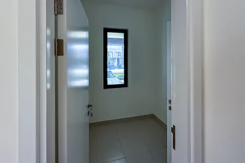 4 Bedrooms Townhouse in Parkside 2