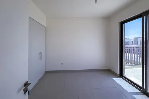 4 Bedrooms Townhouse in Parkside 2