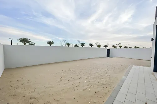 4 Bedrooms Townhouse in Greenviews 2