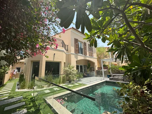 4 Bedrooms Townhouse in Green Community East