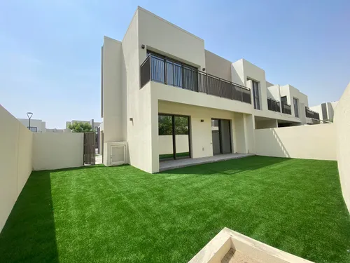 4 Bedrooms Townhouse in Parkside 2
