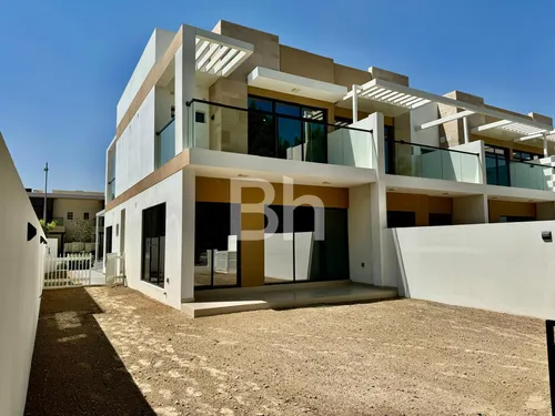 Single Row | Corner Unit | High Rent | Motivated Seller