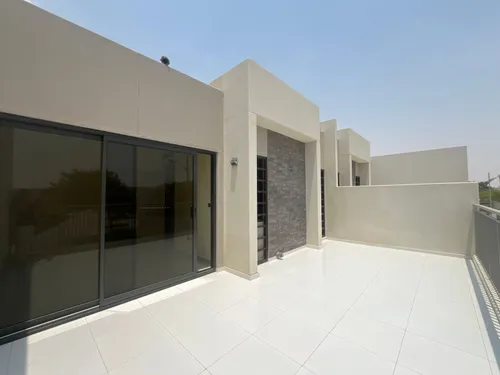 3 Bedrooms Townhouse in Zinnia