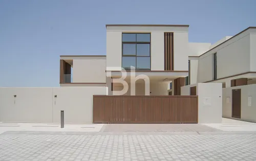 Corner TH3 Square | Handing Over | Spacious Layout