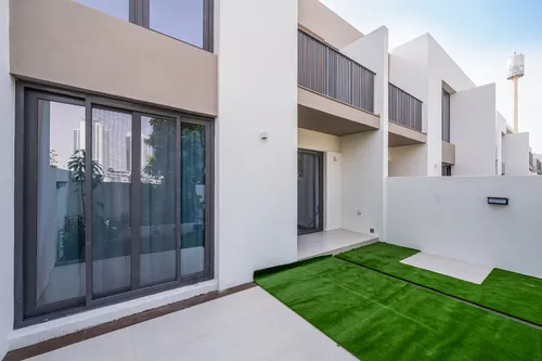 3 Bedrooms Townhouse in Elan