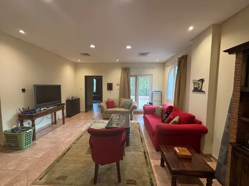 4 Bedrooms Townhouse in Green Community East