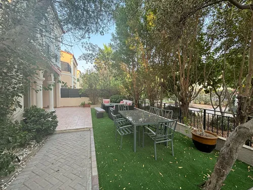 4 Bedrooms Townhouse in Green Community East