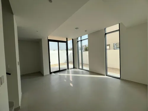 4 Bedrooms Townhouse in Greenview