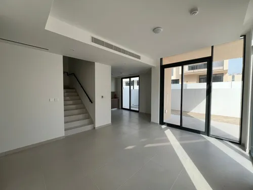 4 Bedrooms Townhouse in Greenview