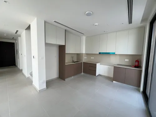 4 Bedrooms Townhouse in Greenview