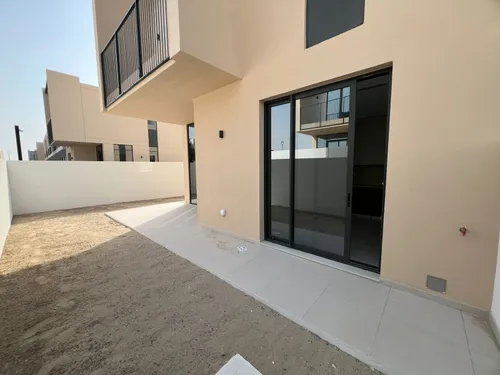 4 Bedrooms Townhouse in Greenview