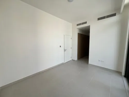4 Bedrooms Townhouse in Greenview