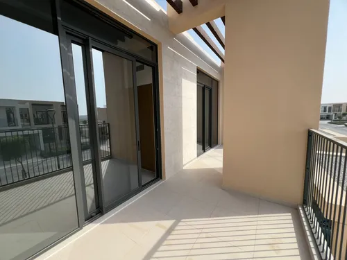 4 Bedrooms Townhouse in Greenview