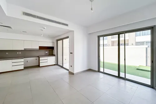 3 Bedrooms Townhouse in Camelia 1