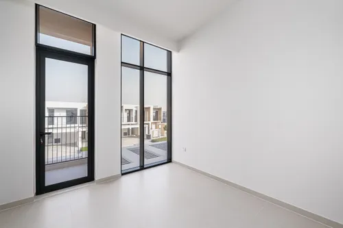 3 Bedrooms Townhouse in Greenview 3