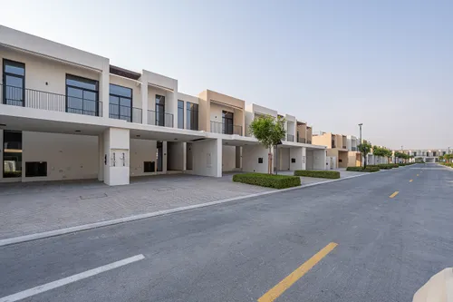 3 Bedrooms Townhouse in Greenview 3