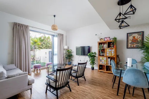 3 Bedrooms Townhouse in Maple 2