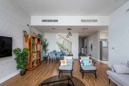 3 Bedrooms Townhouse in Maple 2