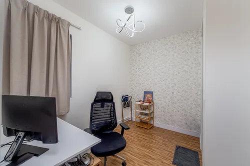 3 Bedrooms Townhouse in Maple 2