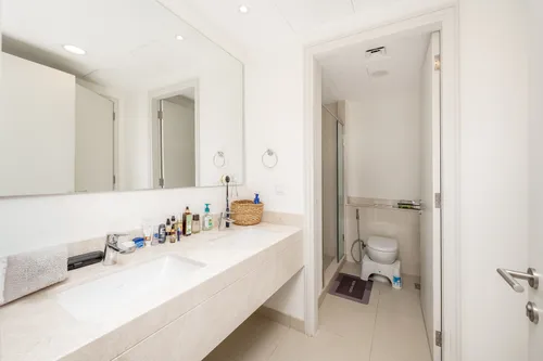 3 Bedrooms Townhouse in Maple 2