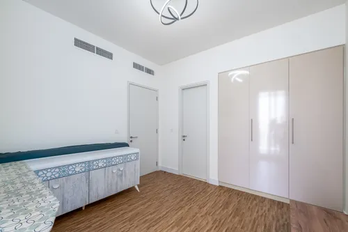 3 Bedrooms Townhouse in Maple 2