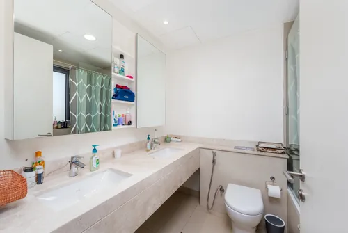 3 Bedrooms Townhouse in Maple 2