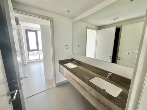 4 Bedrooms Townhouse in Maple 2