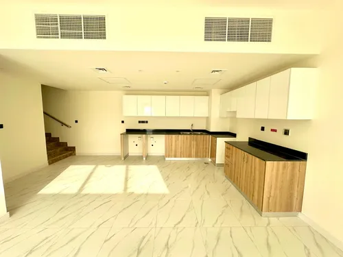 3 Bedrooms Townhouse in Rukan