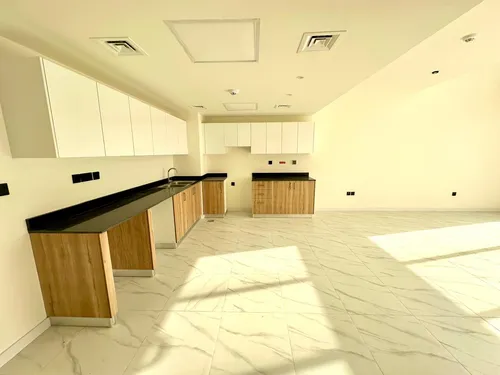 3 Bedrooms Townhouse in Rukan