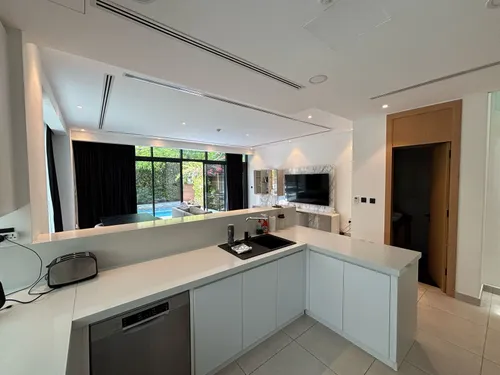 4 Bedrooms Townhouse in Jumeirah Luxury