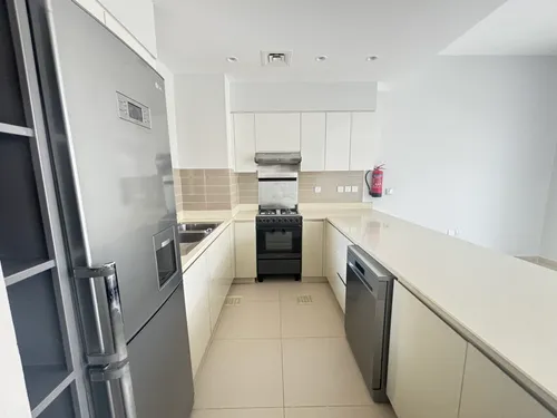 4 Bedrooms Townhouse in Maple 1