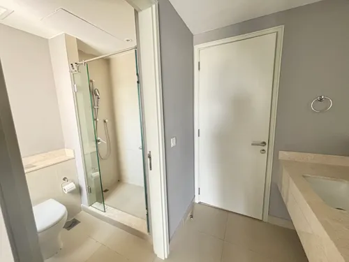 4 Bedrooms Townhouse in Maple 1