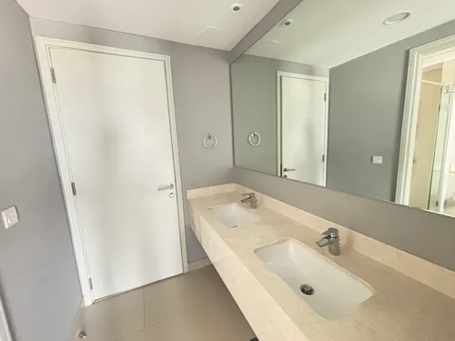 4 Bedrooms Townhouse in Maple 1