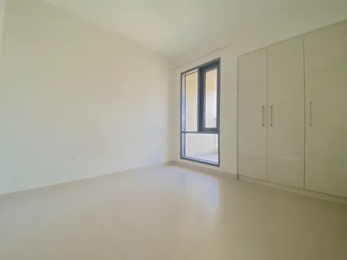 4 Bedrooms Townhouse in Maple 1