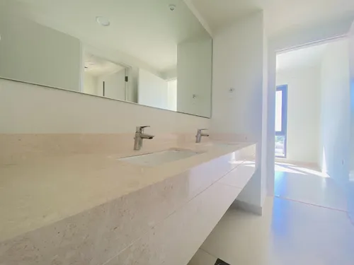 4 Bedrooms Townhouse in Maple 1