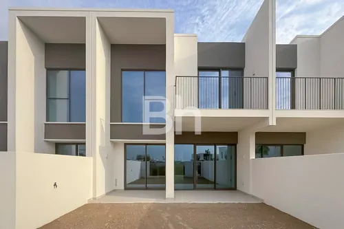 3 Bedrooms Townhouse in Nara
