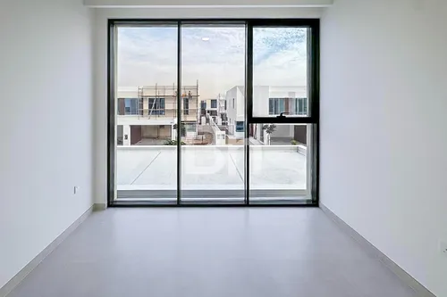 3 Bedrooms Townhouse in Nara