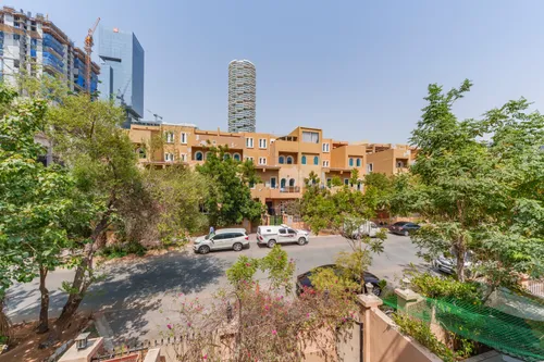 2 Bedrooms Townhouse in Diamond Views 1