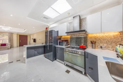 2 Bedrooms Townhouse in Diamond Views 1
