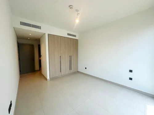 3 Bedrooms Townhouse in Aura