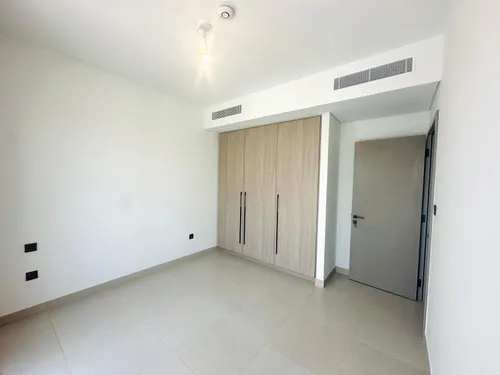 3 Bedrooms Townhouse in Aura
